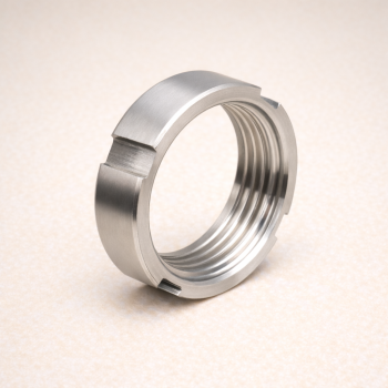 Гайка шлицевая AISI 304 1 1/2" в наличии в Кирове